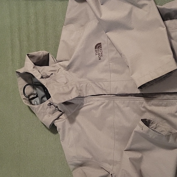 The North Face Rain Jacket. L size - Picture 5 of 5